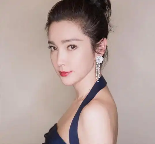 交际花李冰冰现形记讨好大佬陪睡上位拍一部戏换一个伴侣