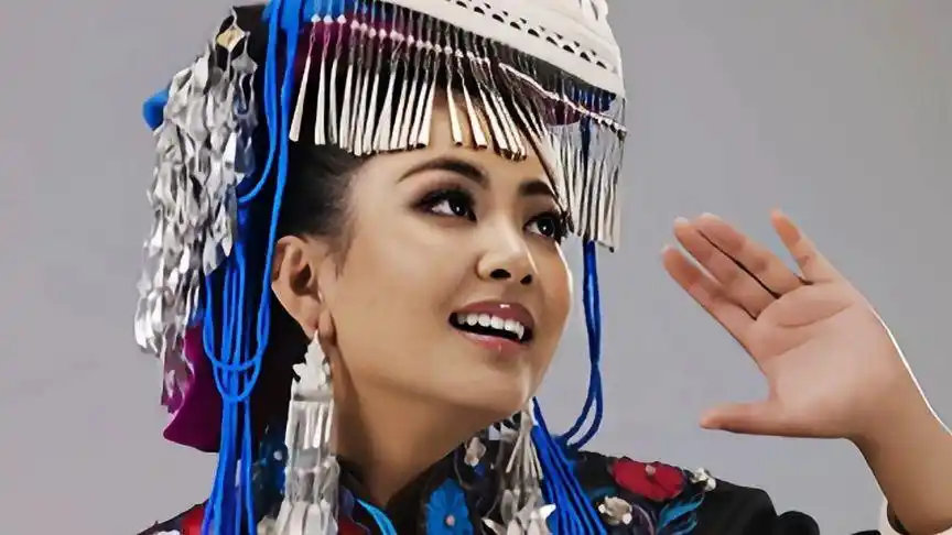 少数民族歌手阿鲁阿卓,《小河淌水》,翻唱老歌