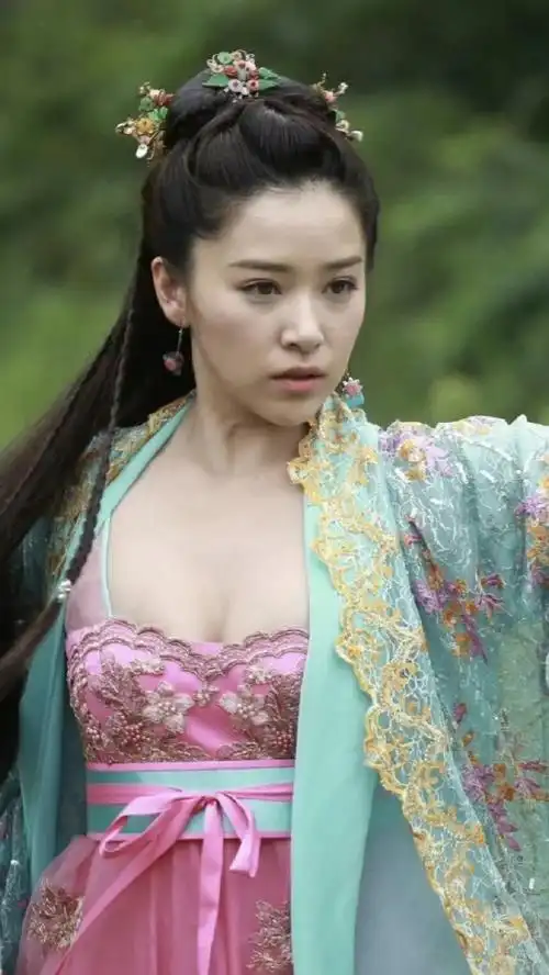 阚清子的古装抹胸,对观众太好了