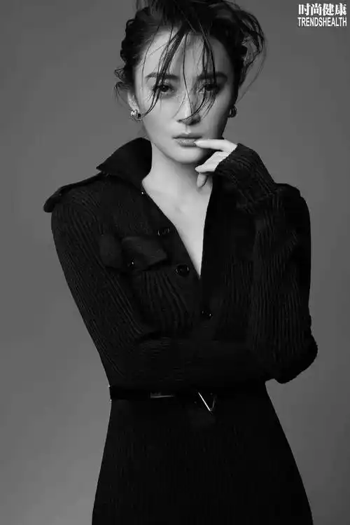 蒋勤勤《时尚健康》12月刊封面大片释出 黑白复古演绎摩登气质_情绪