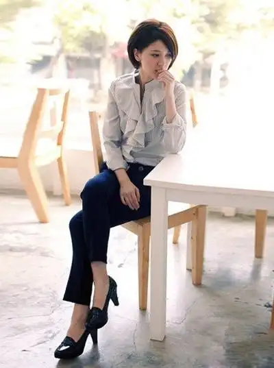 短发搭配服装图片