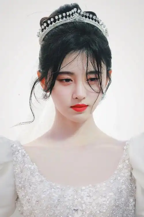 鞠婧祎婚纱造型