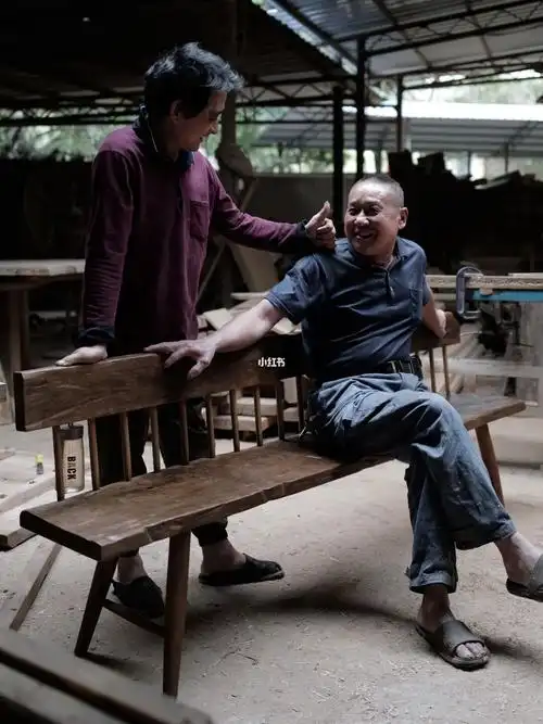 58岁的弟弟夸70岁的哥哥的手工活儿好9199