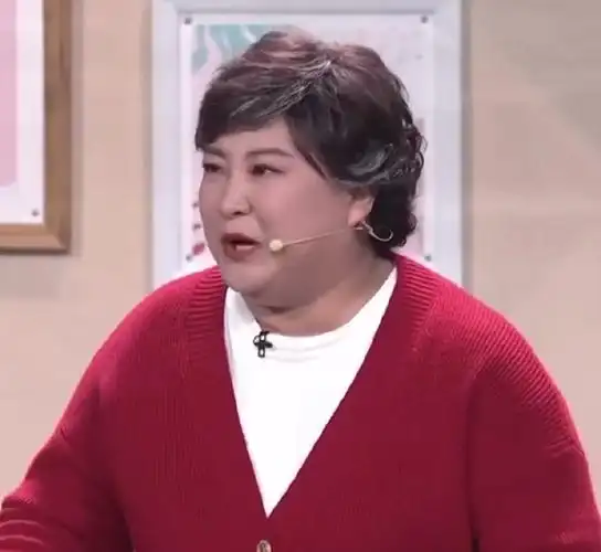 大家是否还记得贾玲之前在2021年春晚上穿的福字红毛衣,今年她又又又