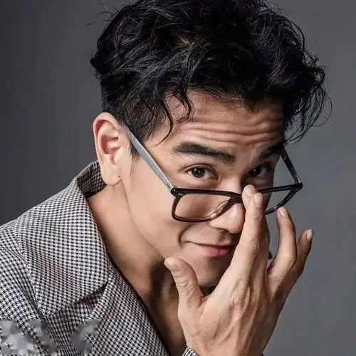 盘点彭于晏 5 款超帅男生发型推荐,寸头,飞机头,油头你最爱哪个他?