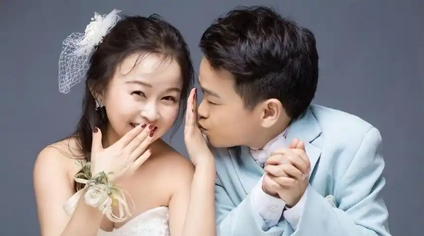 嫁给"1米2袖珍男"秦学士的"袖珍女"朱洁,如今过得幸福吗?