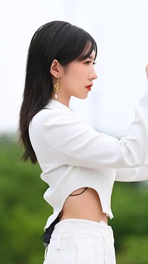 孟美岐最美中轴线造型出图(已更新直拍live音源