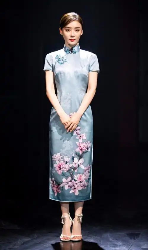 原创袁姗姗穿旗袍美的像一幅画还有几分梅婷的气质惊艳了全场