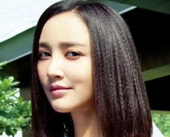 隐形玉米须烫发型图片时尚又清纯玉米须烫发就这样扎