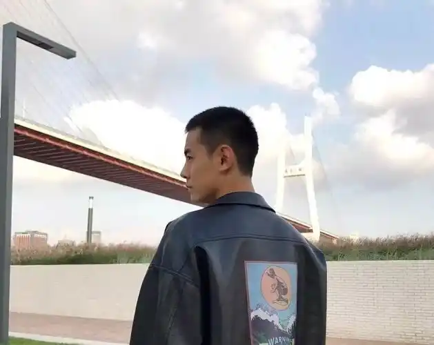 第一组?成熟 干净很喜欢板寸的男生