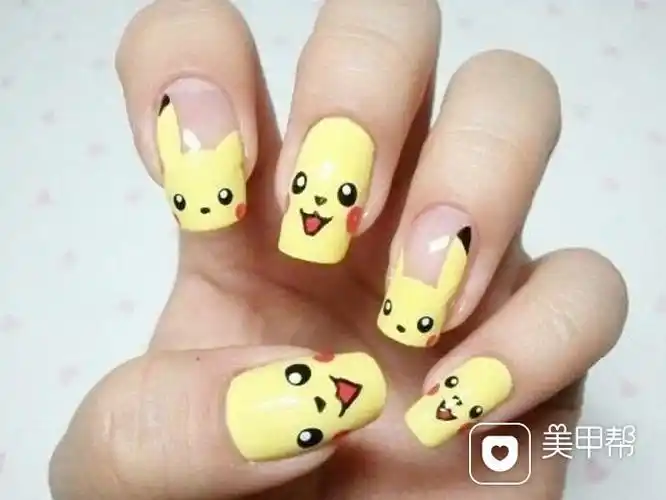 方圆形黄色可爱卡通手绘 皮卡丘你爱吗美甲图片