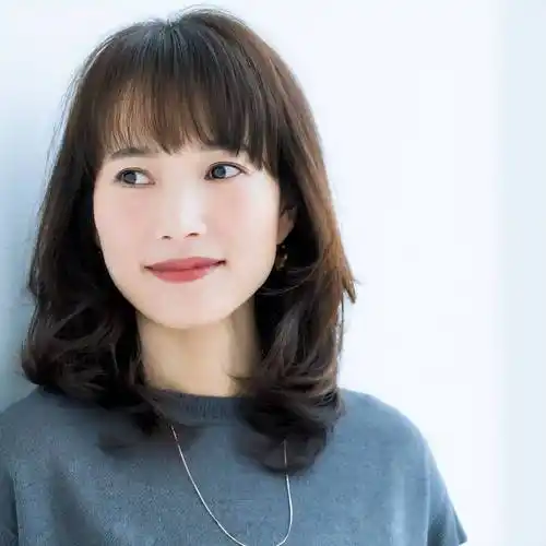 告别大妈感,45岁女性必备的10款"锁骨卷"发型:既时髦又气质_头发_刘海