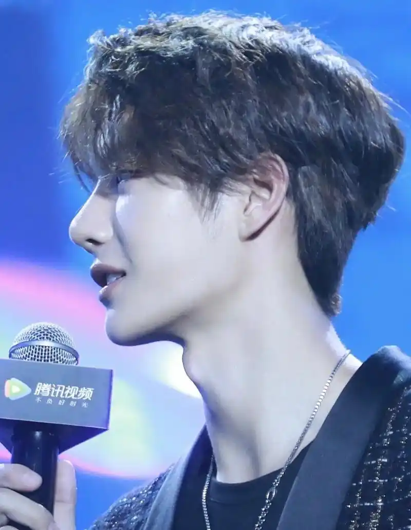 王一博喉结,肖战喉结,任嘉伦喉结,爱豆喉结谁最让你心动