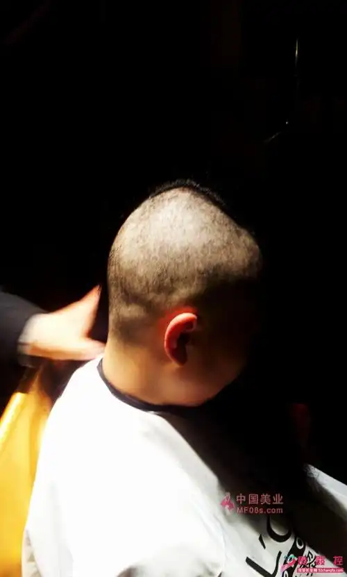 帮发友老婆剃光头10