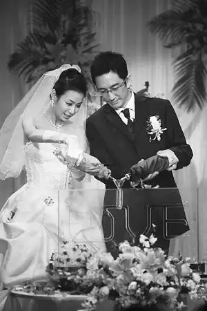 吴启华石洋子举行荧屏婚礼 分享缘分故事(附图)