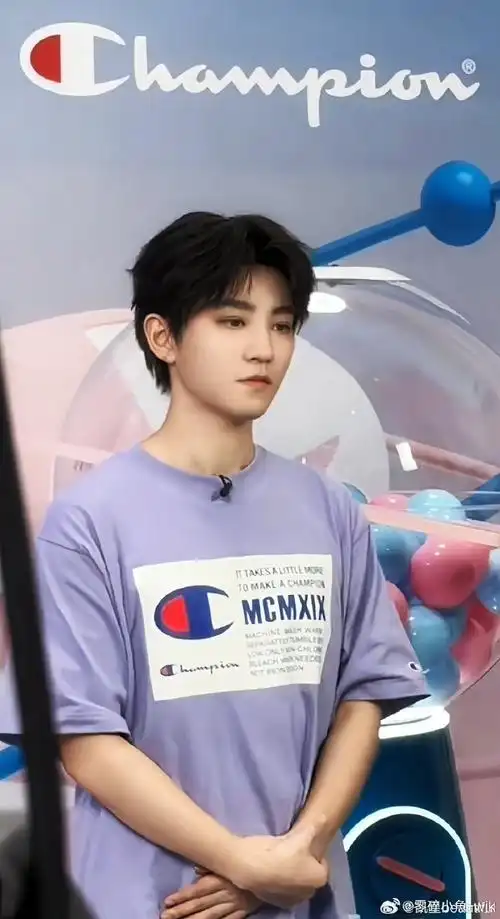 王俊凯超话蓝海猖狂,护凯为王!我相信接下来的路会一直走下去!