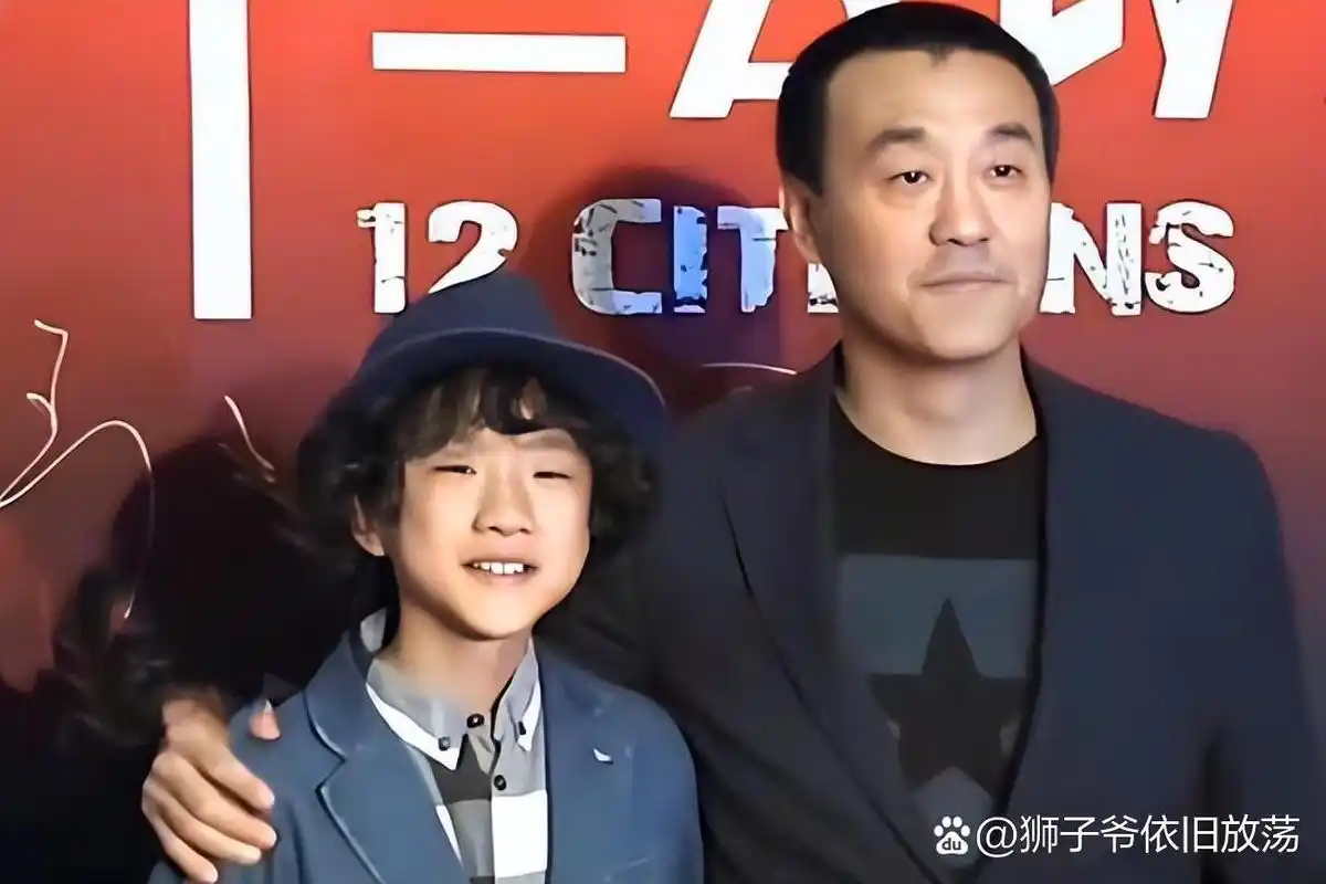 何冰的演员之路曲折,初恋李海洋离开后,他转而报考中戏,毕业后进入