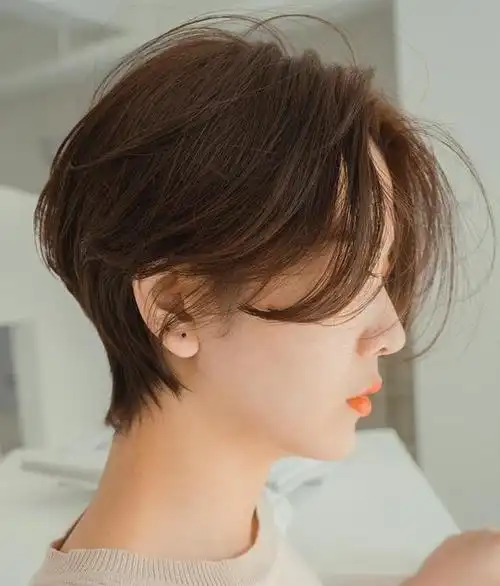 现在女生最流行的发型 最流行短发女生发型图片-蘑菇号