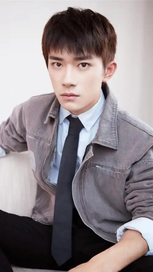 易烊千玺牛仔外套清新帅气写真手机壁纸