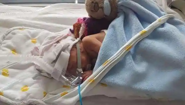 夫妻每天坚持为6个月的早产儿拍照, 2个月后迎来振奋消息!