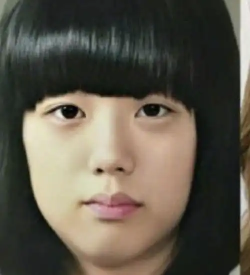 有一种"丑"叫lisa的童年照,双眼无神皮肤黝黑,整没整一看便知