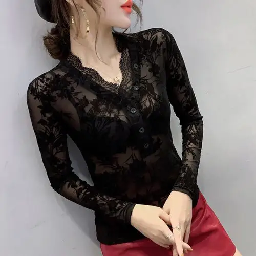 一折蕾丝打底内搭网纱透视上衣_秋装性感镂空v领蕾丝衫女网纱透视打底