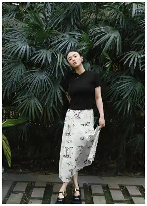 马思纯惊艳亮相水墨裙典雅笑颜散发东方魅力