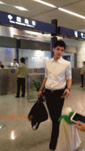 星粑粑的小鹿同学,素颜完全无死角 吴亦凡当年在机场有个"白菜小哥"的