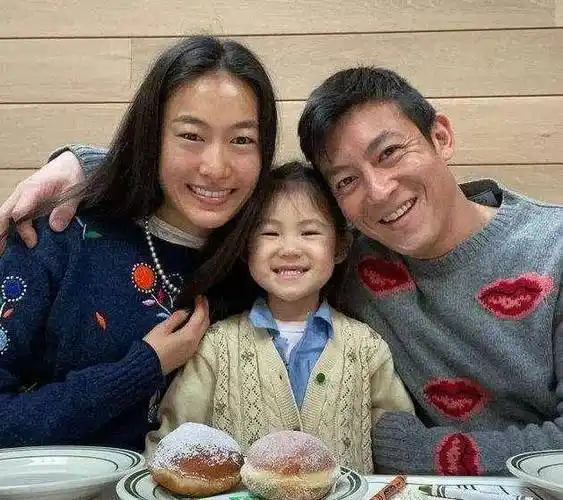 当年曝光1400张照片毁了陈冠希张柏芝的电脑维修员下场怎样