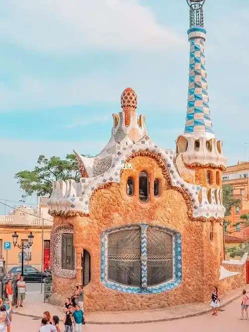 巴塞罗那|游走在高迪建筑的色彩美学