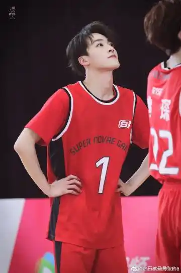 何洛洛单场7杀#何洛洛就是吊坠的!