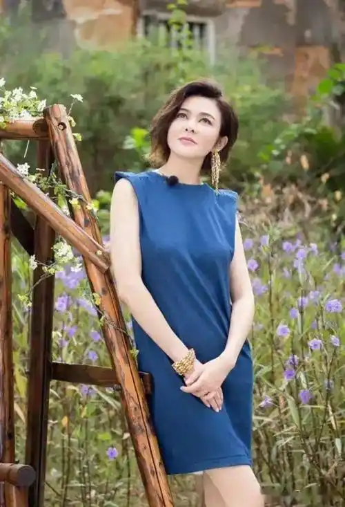 总之,61岁的关之琳近照再次展示了她苗条高挑的身材和妙龄少女般的