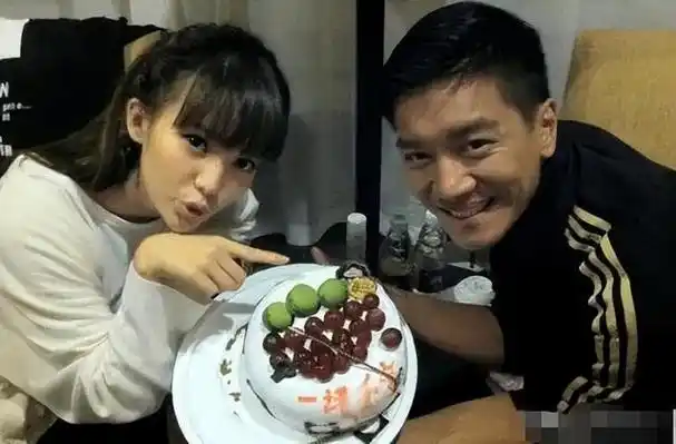 "内娱海后"金晨的风流情史:9个男人被她征服,顶流也逃不掉!