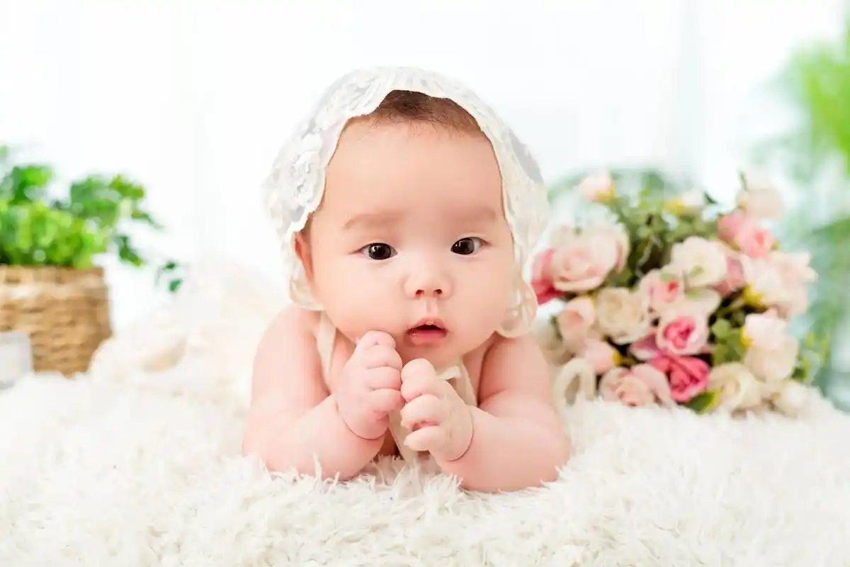 小宝贝人生的第一次写真,出片效果有点赞#百天照  - 抖音