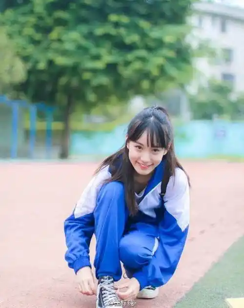 00后挑战奶茶妹妹清纯的高中校服少女王梓莼