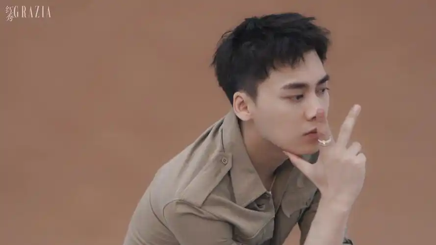 第468期红秀封面:李易峰 说吧,记忆