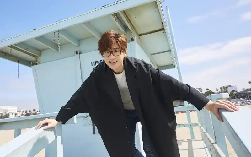 许嵩漫威开头式嵩嵩照片