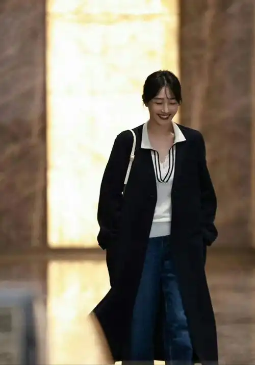 避雷从白百何的穿搭中我发现秋季这5件衣服不实穿还难驾驭