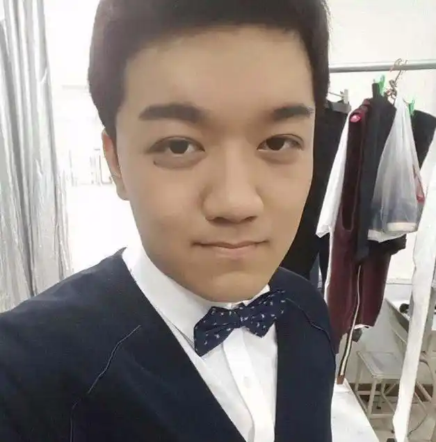 又一童星整容式长大22岁尤浩然晒近照变瘦变帅颜值暴涨