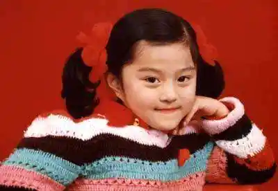 范冰冰36岁生日被求婚 范冰冰海量童年旧照开扒 (2)