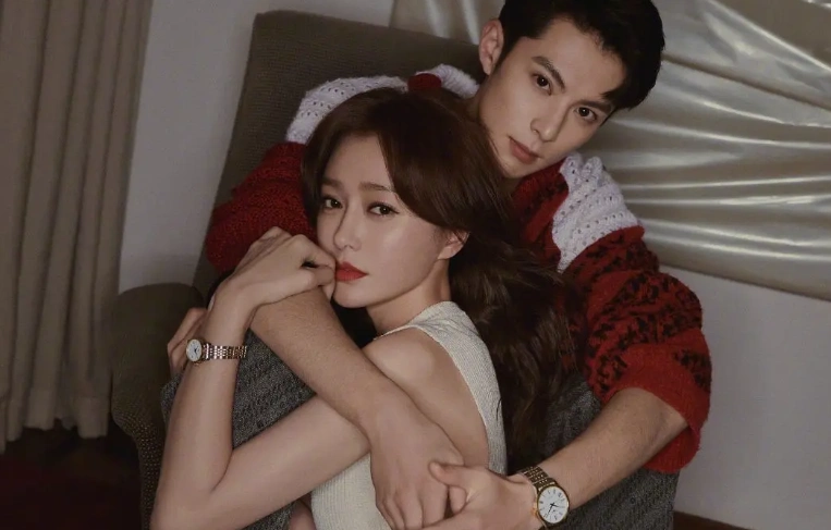 剧照超有cp感】近日,秦岚和王鹤棣主演的都市爱情剧《无法恋爱的理智
