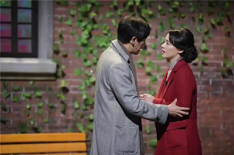 组图:马思纯秦昊搭档演绎《半生缘》二人深情对望超投入