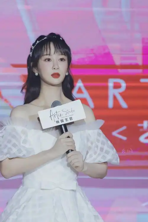 杨紫品牌活动,白色露肩长裙,长发披肩……_高清图集_新浪网