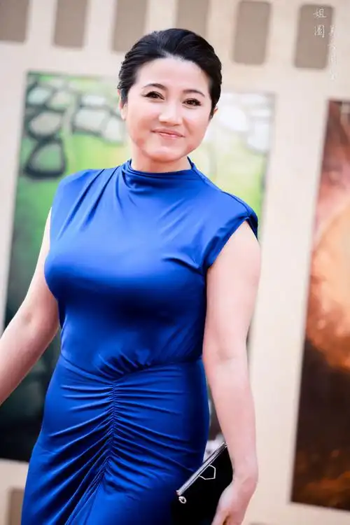 颜丙燕超话|#中国电影华表奖#缠绵像海里每一个无垠的浪花在你的身上