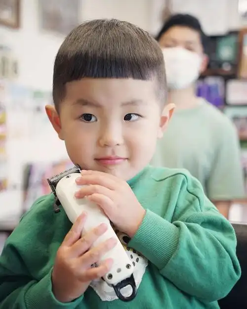 最帅气的小男孩发型19款,很百变有型,家有儿子的妈妈请收藏插图4