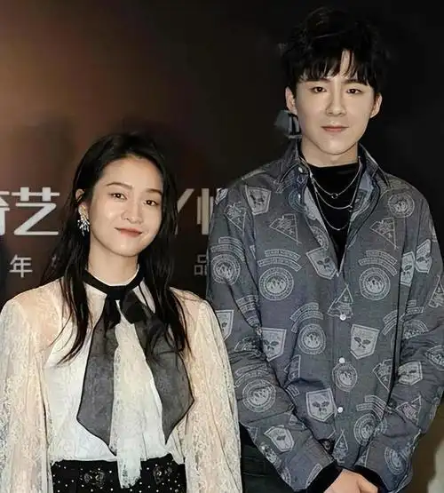 刘宇宁后来表示尊敬之情,称呼张雪迎为"老师",而此时张雪迎的脸上浮现