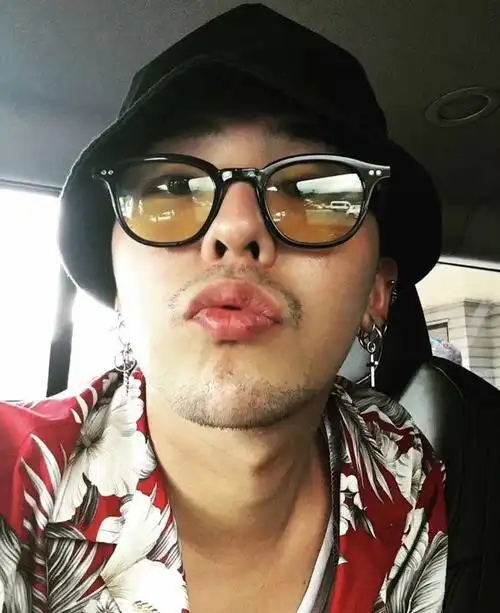 gd权志龙我个人很喜欢龙哥自拍照