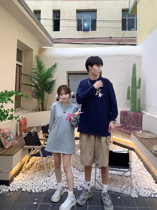 9369♀15150/42kg 93190/62kg其实我遇到好多回头看的人,但我