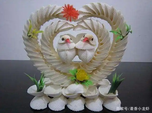 来日照沙滩上遇到漂亮贝壳要收起来,可以自己做贝壳手工艺品