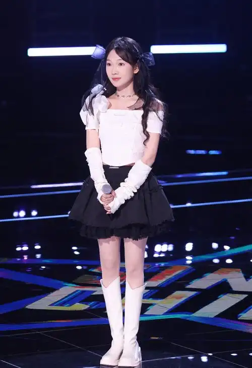 女,山东人,毕业于中国传媒大学,《中国好声音2022》学员